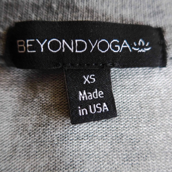 NWT Beyond Yoga Women’s XS Favorite Raglan Crew Pullover Grey Print - Picture 8 of 11